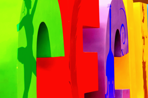 به نام معلم، به نام روشنایی